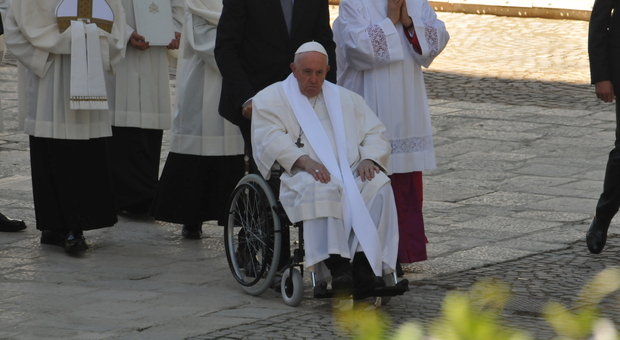 Papa Francesco: «Il medico mi vieta per ora di andare a Kiev o in Russia»