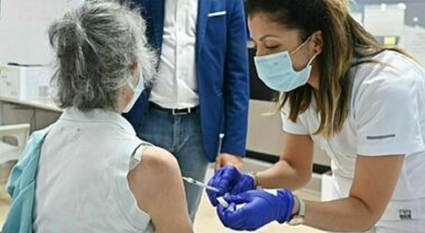 Marche, da venerdì 21 ottobre sarà possibile prenotare la “quinta dose” di vaccino bivalente