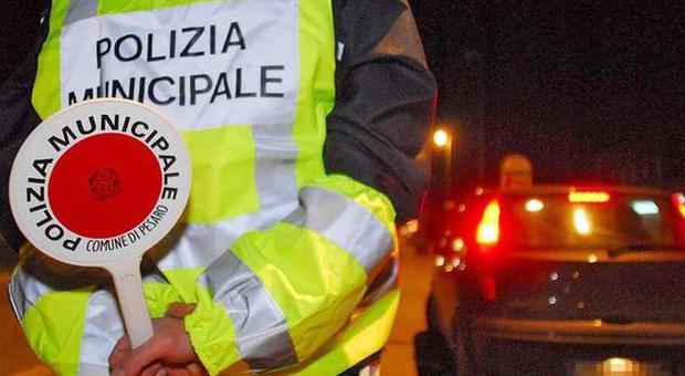 Ancona, risse e comportamenti violenti, i vigili urbani non presidiano la mensa del povero: «Troppo pericoloso, serve la polizia»