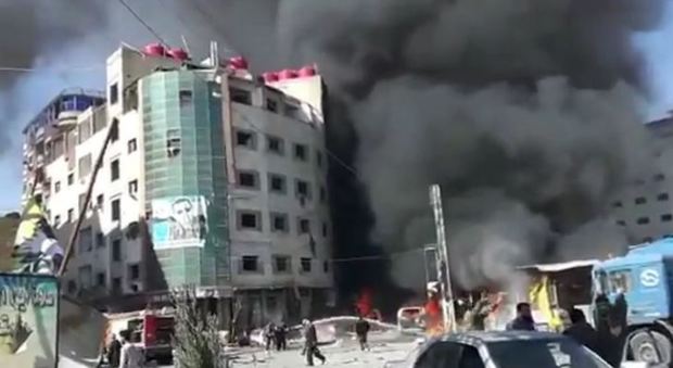 Damasco, duplice esplosione vicino a un santuario: almeno 60 morti