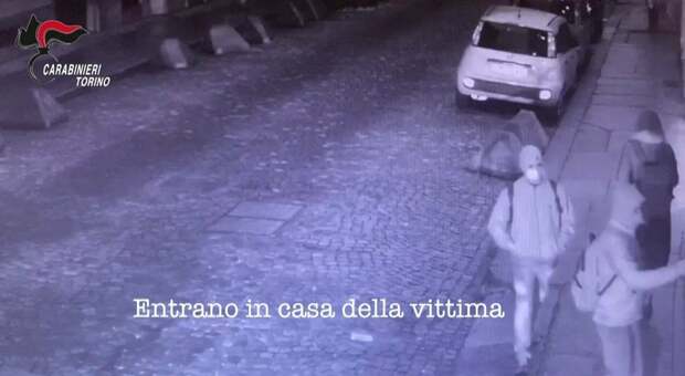 Torino choc. Anziana sequestrata, picchiata e rapinata in casa in centro