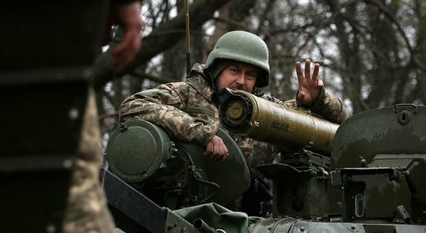 I droni "kamikaze" Usa, i tank inglesi e i missili norvegesi: le armi per Kiev