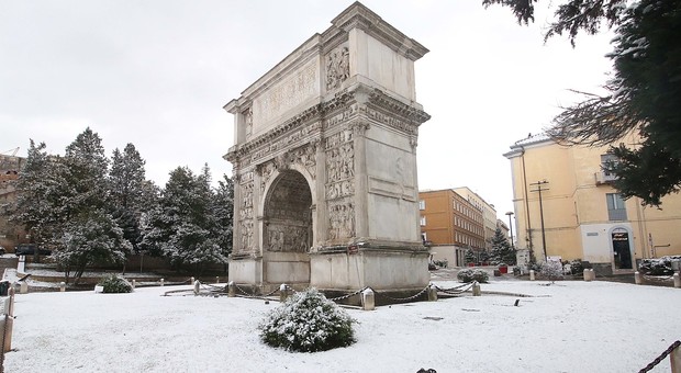 Neve, a Benevento cimitero chiuso: annullato anche il mercato regionale