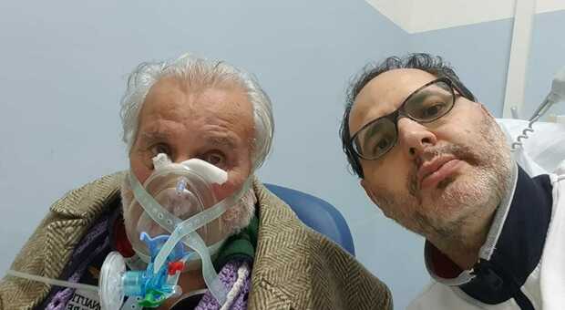 Covid, padre e figlio si contagiano insieme, ricoverati nella stessa stanza d'ospedale: «È stata la nostra salvezza»