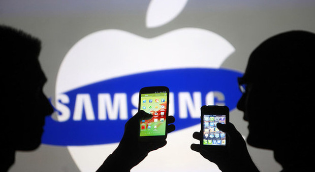 Samsung batte Apple, in Italia è il brand più ricercato sul mercato