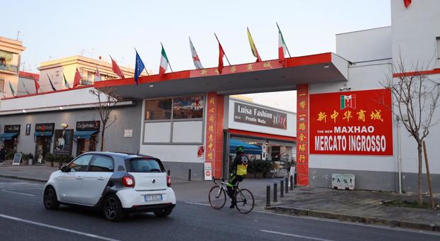 Il centro commerciale cinese all'ingrosso è abusivo: maxi sequestro a Napoli