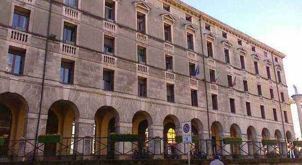 Il palazzo degli uffici di piazza Biade ospita gran parte dei settori tecnici comunali