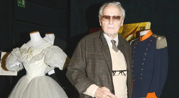 Piero Tosi, morto il costumista premio Oscar: storico sodalizio con Zeffirelli e Visconti