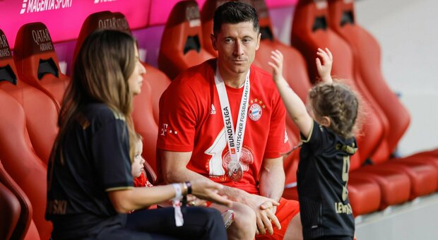 Salihamidzic: «Lewandowski ci ha detto che vuole lasciare il Bayern»