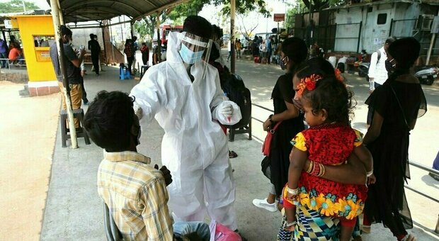 India, oltre 300 mila decessi da Covid-19 da inizio pandemia