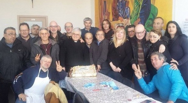 Don Enzo compie 75 anni e la Caritas fa festa grande