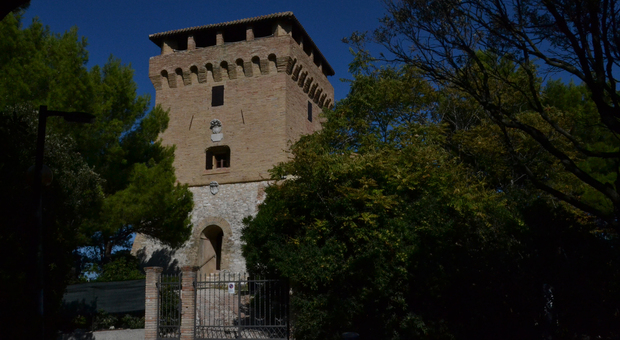 La Torre Clementina fatta costruire da Papa Clemente XI per contrastare le scorribande dei pirati