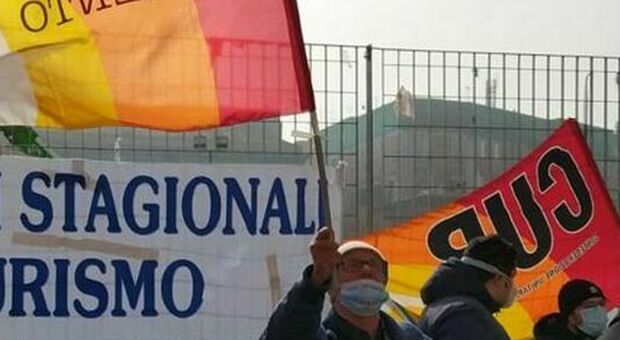 Amalfi, la protesta dei lavoratori del turismo: «Chiediamo lavoro e dignità per tutti»