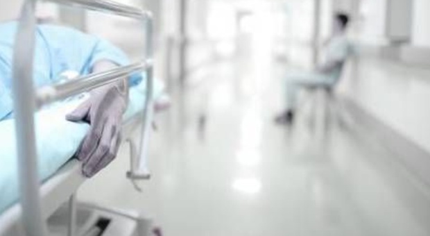 Donna di 41 anni muore in ospedale dopo un parto gemellare