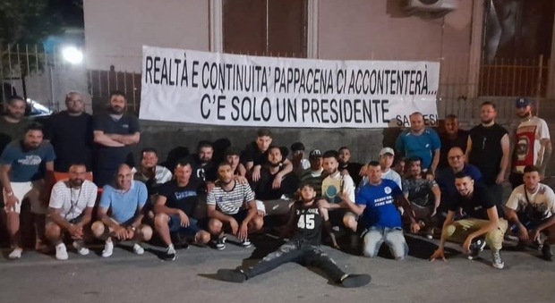 Sorpresa al presidente Pappacena dei tifosi della Sarnese
