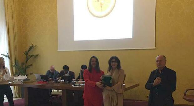 La dirigente scolastica del Bozzaotra, Angelina Aversa premiata a Roma