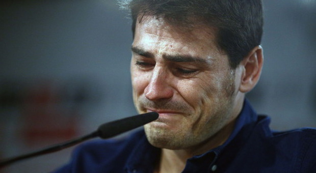 Iker Casillas, le lacrime dell'addio al Real Madrid: l'uomo squadra lascia i Blancos dopo 25 anni