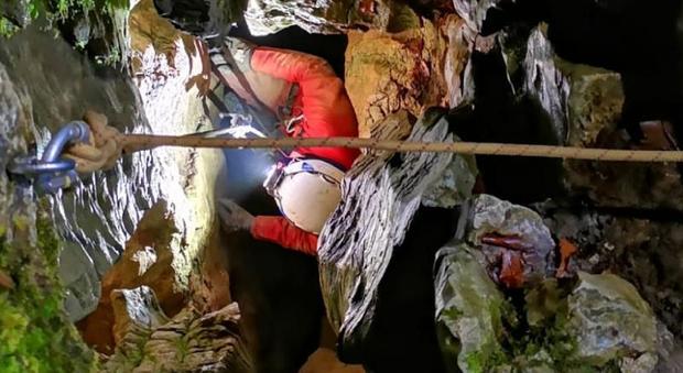 Speleologo bloccato nell'abisso Obelix a -250 metri di profondità