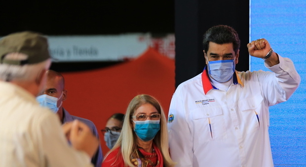 Venezuela, da Cina 1,3 milioni di dosi di vaccino anti-Covid. Maduro: «Inizia una nuova fase»