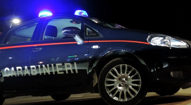 Prima litiga con il fidanzato, poi prende a calci pure i carabinieri: ragazza (ubriaca) arrestata a Pesaro