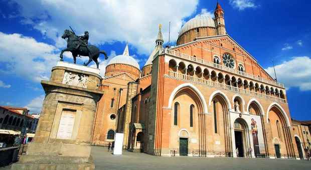 Messa e preghiera per far trovare ai single l'anima gemella: l'iniziativa dei i frati della Basilica di Sant'Antonio da Padova