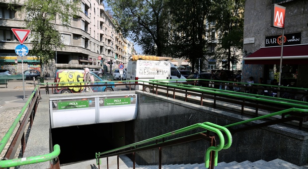 Milano, la metro M2 ferma in mattinata per i soccorsi a un passeggero