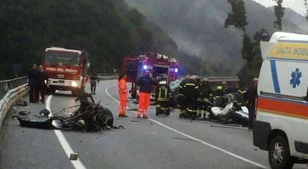 Strage in Calabria: sei morti in un terribile schianto frontale tra auto
