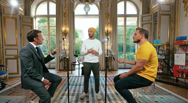 Macron, quasi 4 milioni di visualizzazioni per video con rapper: svolta nella comunicazione presidenziale