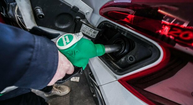 Caro-benzina: ecco i distributori a Roma dove si risparmia, tutte le vie e i costi