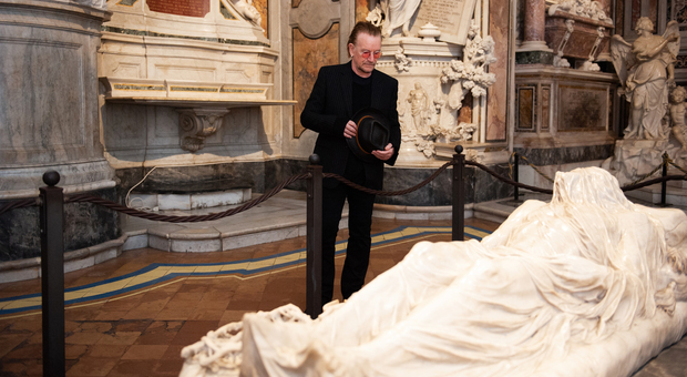 Bono Vox alla Cappella Sansevero in visita per vedere il Cristo Velato