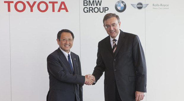Il presidente della Toyota Akio Toyoda (a sinistra) e quello della BMW Norbert Reithofer