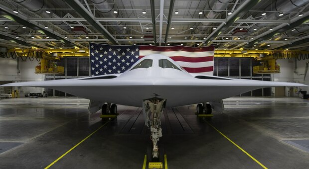 B-21 Raider, primo volo per il nuovo bombardiere stealth nucleare Usa: è l'aereo militare «più avanzato di sempre»