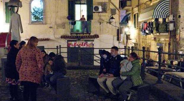Dopo la scossa a Napoli, molti hanno deciso di non tornare a casa (Fot