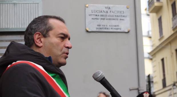 Giornata della memoria, il sindaco: «Napoli non complice dei disumani»