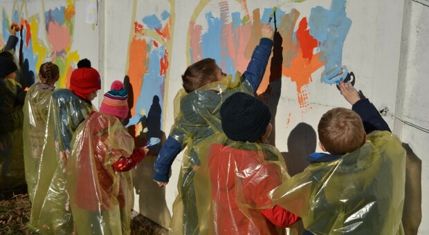 San Giorgio, il murale della pace dipinto dai bambini: tolleranza e dialogo nelle comunità