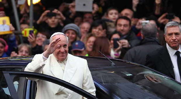 Il Papa in piazza di Spagna (Foto Stanisci/agenzia Toiati)