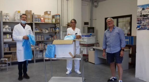 La Lega navale di Latina dona camici idrorepellenti all'ospedale "Goretti"