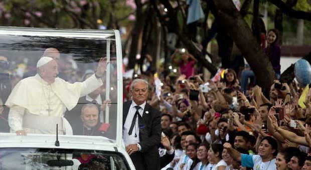 Il Papa in Paraguay: «I cristiani, poveri e ricchi, si uniscano per la fine delle ingiustizie»