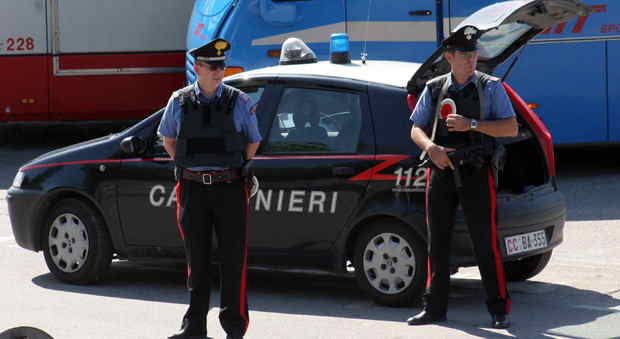 Roma, cercano di rubare un furgone in sosta: 3 arresti