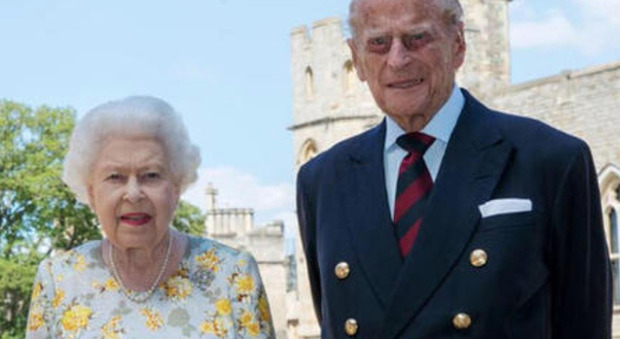 Principe Filippo, spunta il retroscena sulle ultime ore di vita: «Ha deciso la regina Elisabetta...»