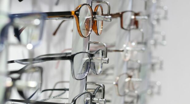 Assunzioni a Belluno. Il mondo dell'occhialeria cerca personale, al via la ricerca di 160 dipendenti (foto Unsplash)