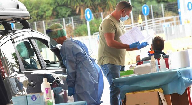 Coprifuoco, la Sardegna verso la chiusura: stop a porti e aeroporti per 15 giorni Coprifuoco, la Sardegna verso la chiusura: stop a porti e aeroporti per 15 giorni