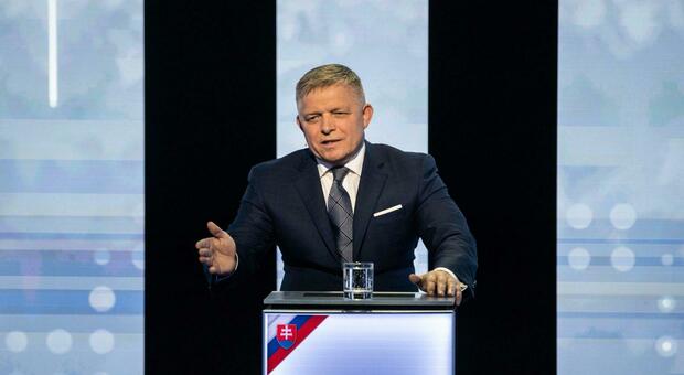 Dall'accusa di legami con Putin alla lotta all'immigrazione: chi è il presidente slovacco