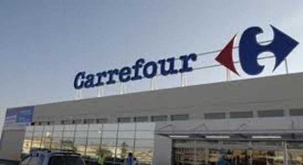 Carrefour chiude tre supermercati e taglia 500 posti in Italia