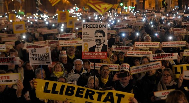 Catalogna, oggi s'insedia il nuovo Parlamento: Roger Torrent è il nuovo presidente