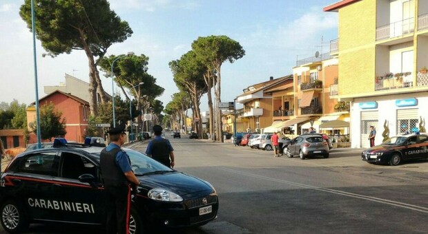 Ladri sorpresi a rubare su un'auto alla stazione ferroviaria di Latina e denunciati