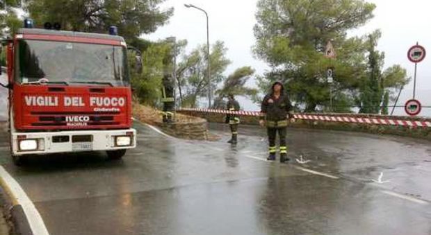Il maltempo sferza l'Italia: Gargano, 225 turisti evacuati da 2 campeggi
