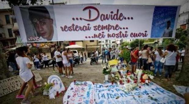 Morte di Davide Bifolco, sit-in davanti al Palazzo di Giustizia Morte di Davide Bifolco, sit-in davanti al Palazzo di Giustizia
