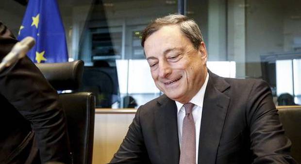 Draghi rassicura i mercati: «Divergenza Fed-Bce del tutto naturale»