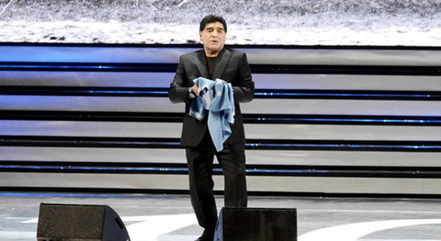 Diego Maradona incanta il San Carlo «Felice a Napoli, Io non tradisco»
